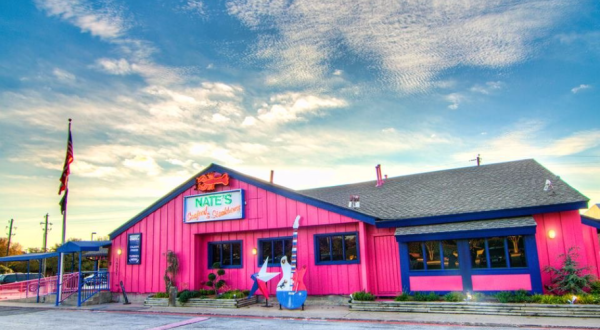 The One Small Town In Texas With Delicious Food On Every Corner