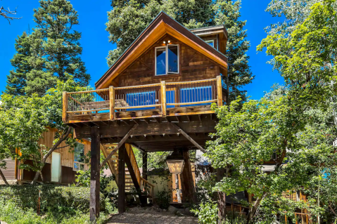 This Year-Round Luxury Treehouse In Utah Sits In A 200-Year-Old Fir And Offers Spectacular Views