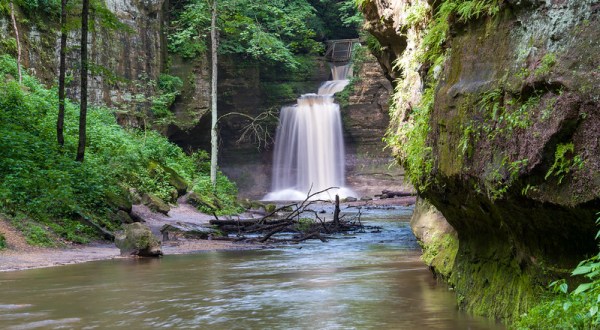 This Tiered Waterfall And Swimming Hole In Illinois Must Be On Your Summer Bucket List