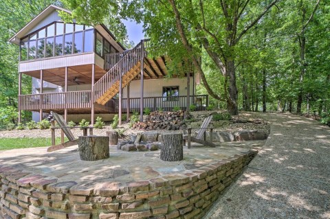 Spend The Night In Arkansas' Most Majestic Waterfront Treehouse For An Unforgettable Experience