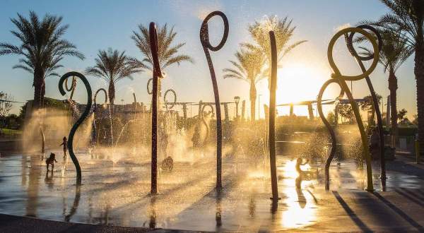 This Family-Friendly Park In Arizona Has A Lake, Playground, Picnic Areas, Splash Pads, And More