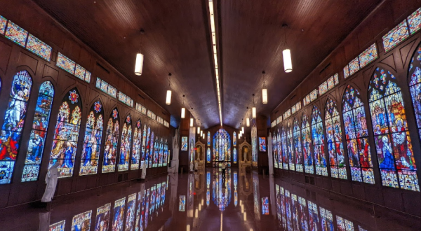 Walk Through Nearly 200 Beautiful Stained Glass Windows At This Unique Museum In Texas