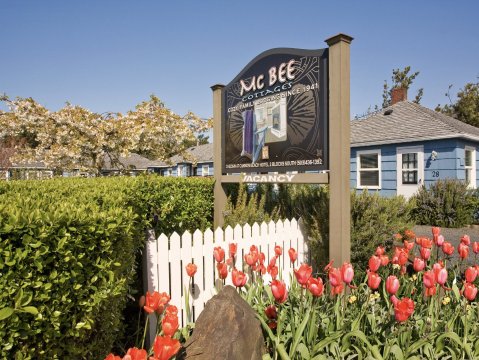 McBee Cottages Are A Totally Delightful, Mid-Century Throwback On The Oregon Coast
