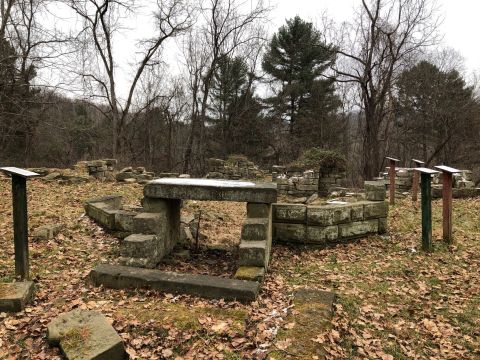 Few People Know There’s A Ruined Mansion Hidden In Mountwood Park In West Virginia
