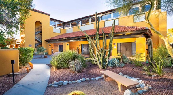 With Hiking Trails And Outdoor Gardens, This Arizona Resort Lets You Experience Nature In Style