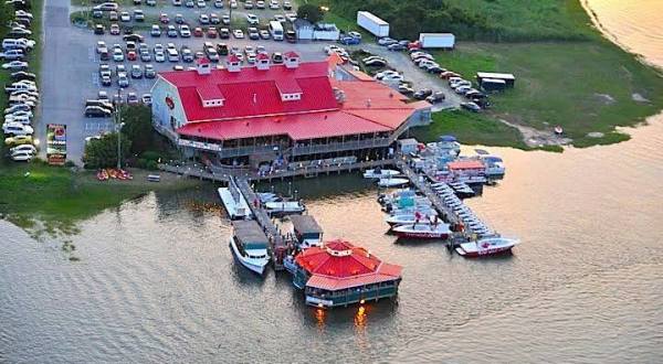 Dine On A Floating Boat At This Scenic Seafood Restaurant In Maryland