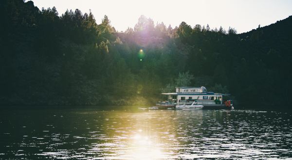 You’ll Be Living Peak Lake Life When You Rent A Houseboat On Oregon’s Lake Billy Chinook