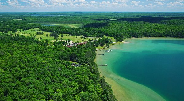 The Most Scenic Lake Lodge In Minnesota Is Perfect For A Year-Round Vacation