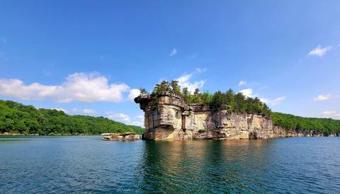The Most Scenic Lake In West Virginia Is Perfect For A Year-Round Vacation