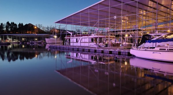 The River Views From Blue Moon Waterfront Grille In Tennessee Are As Praiseworthy As The Food