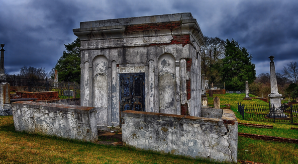 One Of The Most Haunted Cemetery’s In Mississippi Is Also The Most Beautiful
