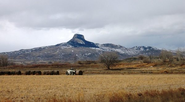 Few People Know The Unusual Story Behind Heart Mountain In Wyoming Mountain And It’s Fascinating
