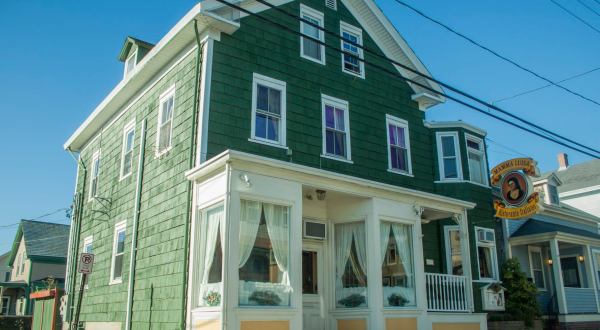 This Charming Restaurant In The Heart Of Newport Is A Rhode Island Dream