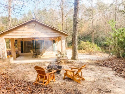 This Quaint Cottage On The Banks Of The Little River In South Carolina Will Make Your Summer Splendid