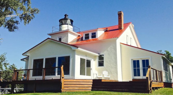 Spend The Night In An Airbnb That’s Inside An Actual Lighthouse Right Here In Michigan