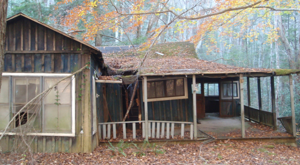 Not Many People Know There’s An Abandoned Town Hiding Inside This National Park