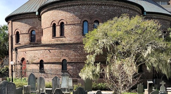 This Hauntingly Beautiful Cemetery And Church In South Carolina Has A Fascinating History