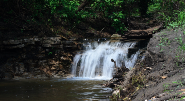 10 Unbelievable Iowa Waterfalls Hiding In Plain Sight… No Hiking Required
