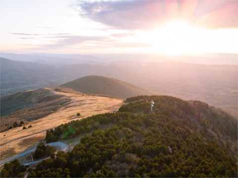 Take An Unforgettable Drive To The Top Of One Of Virginia's Highest Mountains