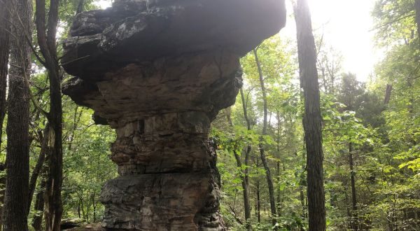 Whiskey Cave Loop Trail In Illinois Is Full Of Awe-Inspiring Rock Formations