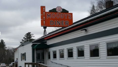 People Will Drive From All Over Maine To Moody's Diner For The Nostalgia Alone