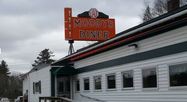 People Will Drive From All Over Maine To Moody’s Diner For The Nostalgia Alone