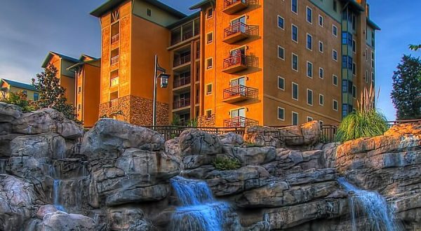 Tennessee’s Most Beautiful Riverfront Resort Is The Perfect Place For A Relaxing Getaway