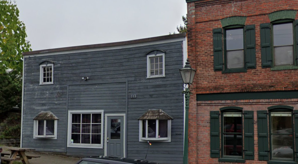 Blink And You’ll Miss This Tiny But Mighty Restaurant Hiding In Washington