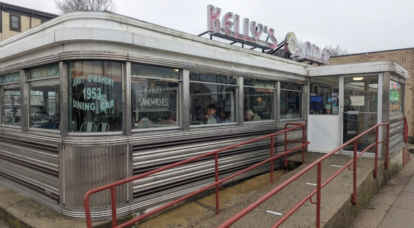 People Drive From All Over For The Breakfast At This Charming Massachusetts Diner