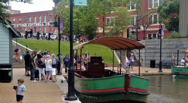 Spend A Perfect Day On This Old-Fashioned Paddle Boat Cruise In Virginia