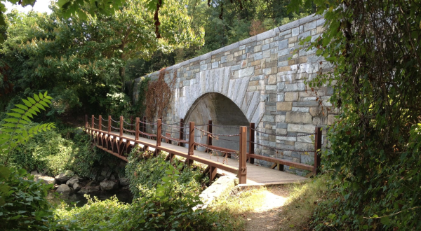The Potomac Heritage Trail In Virginia Winds Through 10 Miles Of History