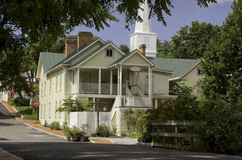 Stay Overnight In The Historic Eureka Inn, An Allegedly Haunted Spot In Tennessee