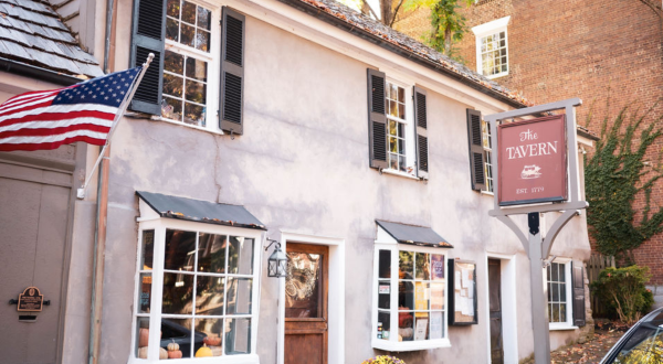 The Oldest Tavern In Virginia Is A Culinary Masterpiece
