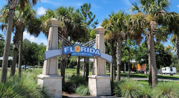 The Best Sight In The World Is Actually A Road Sign That Says Welcome To Florida