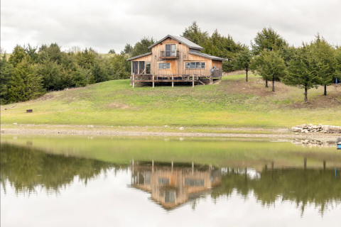Kansas's Most Beautiful Lakefront Airbnb Is The Perfect Place For A Relaxing Getaway