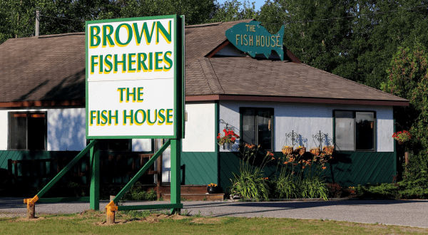 Feast On Fried Fish Caught Straight From Lake Superior At This Michigan Seafood Fish House