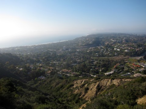 There's A Mountain Right Next To A Beach In Southern California, Making For A Fun-Filled Family Outing
