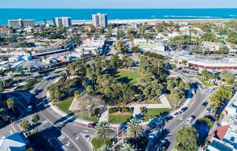 The Coolest Place To Shop In Florida, St. Armands Circle Is On Its Own Island