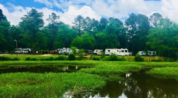 Experience Never-Ending Summer When You Escape To This Waterfront Campground In Alabama