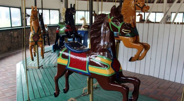 This $1 Old-Fashioned Wooden Carousel Ride In Texas Will Make You Feel Like A Kid Again