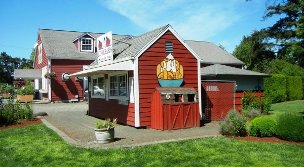 You’ll Find The Best Strawberry Shortcake In The World At This Seasonal Farm Stand In Oregon