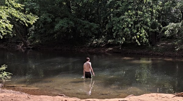 You Don’t Have To Be An Alabama Local To Enjoy This Secret Swimming Hole