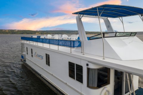 Get Away From It All With A Stay In This Incredible Oklahoma Houseboat