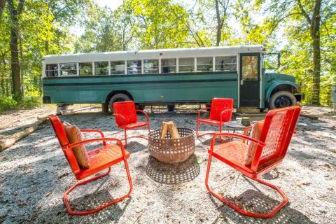 This Arkansas School Bus Is A Hotel Room On Wheels And You Have To Check It Out