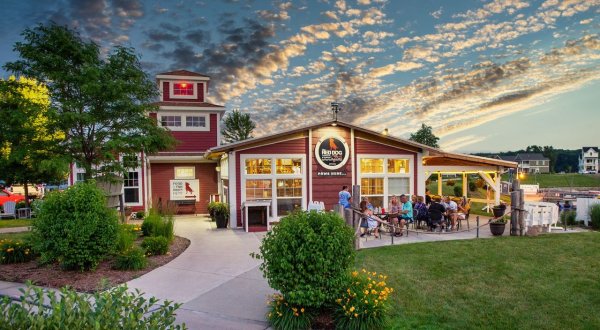 3 Restaurants Along The Illinois River In Illinois Where The View Is Just As Good As The Food