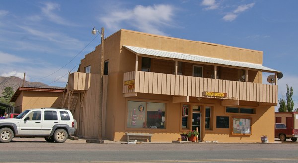 Nestled In The Middle Of A Grocery Store, This Tiny New Mexico Cafe Is An Enchanting Day Trip Destination