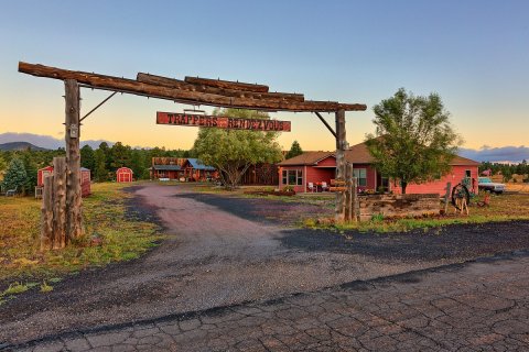 This Rustic Arizona Bed And Breakfast Makes A Perfect Home Base For Exploring The Grand Canyon And Route 66