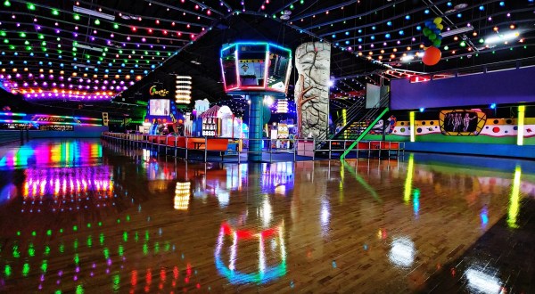 United Skates Of America Is A One-Of-A-Kind Retro Roller Skating Rink And Arcade In Rhode Island Is Insanely Fun