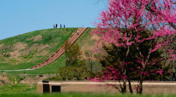 The Massive Earthwork In Illinois That Still Baffles Archaeologists To This Day