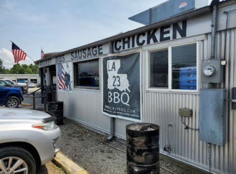 Feast On BBQ At This Unassuming But Amazing Roadside Stop In Louisiana